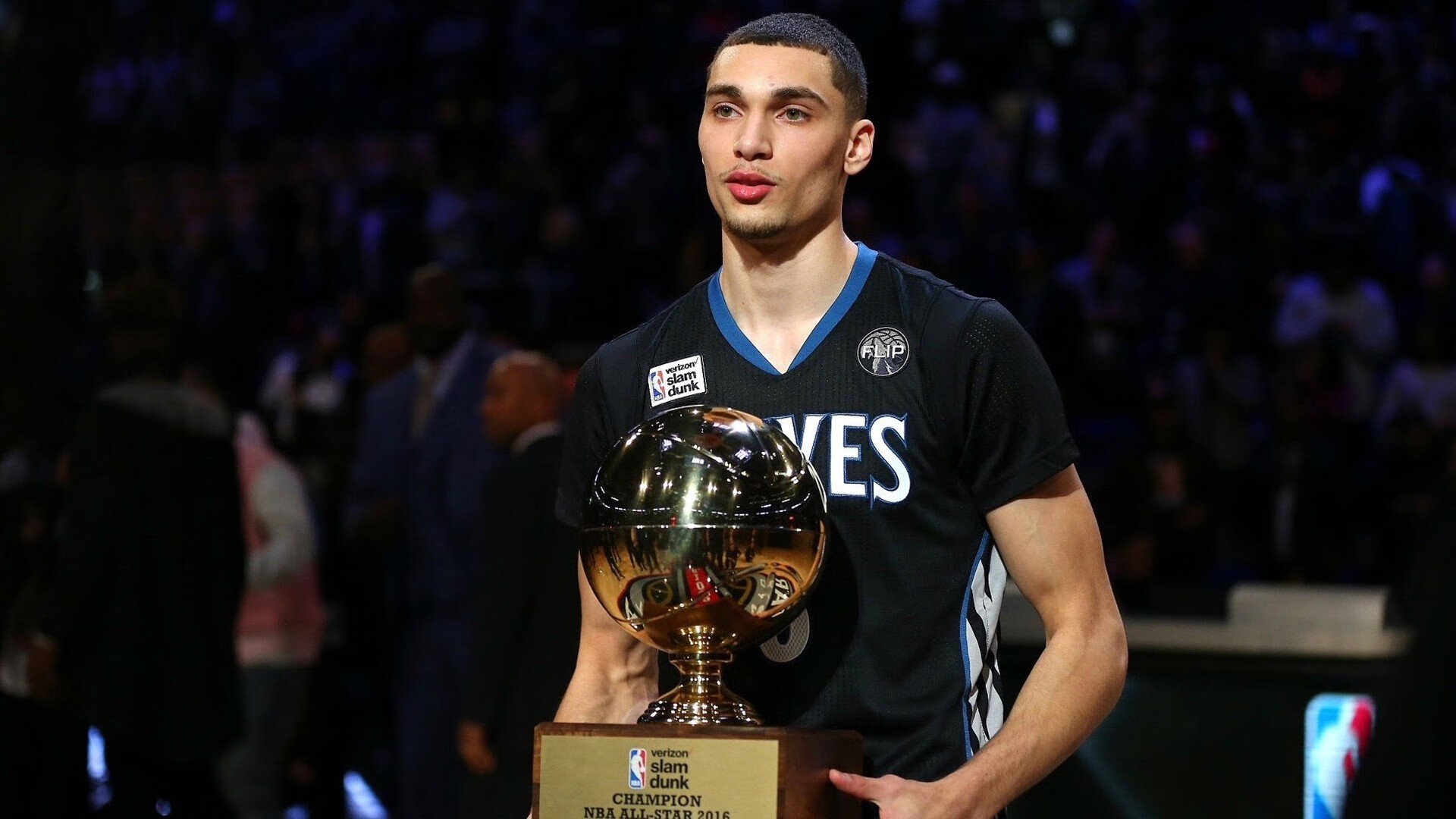 开云体育官网-当袋鼠军团掀翻蓝狮，福登的纪录之夜与足球世界的唯一性法则