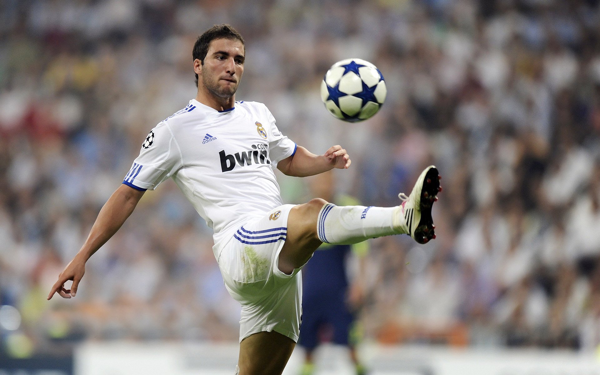 开云官方app入口-布伦森节奏完全掌控，东决关键战之夜，他如何成为比赛的唯一主宰